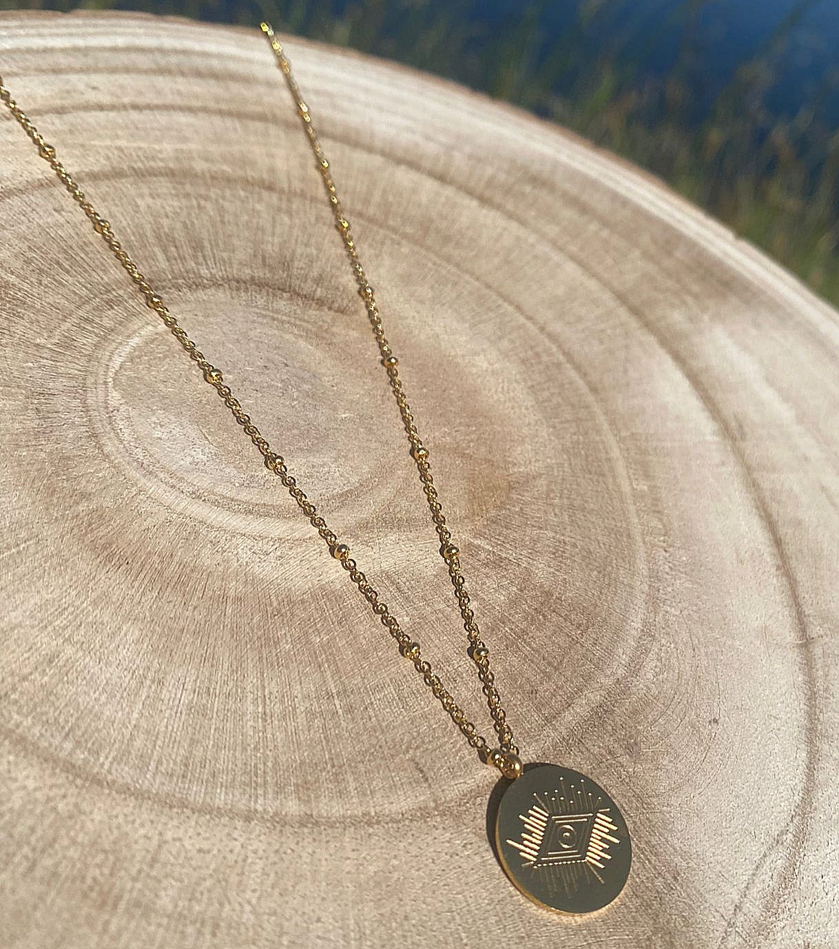 Collier gold eye
